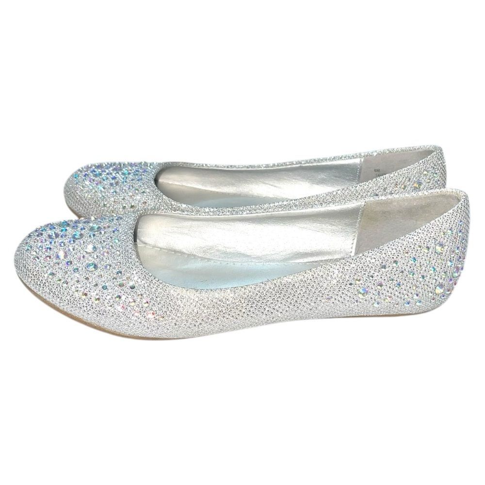 Pierre Dumas Women’s Silver Rhinestone Flats | Size 6M